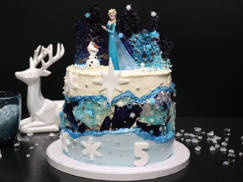 Gâteau d'anniversaire la Reine des Neiges