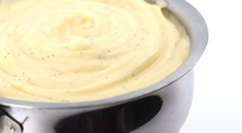 crème pâtissière dans une casserole