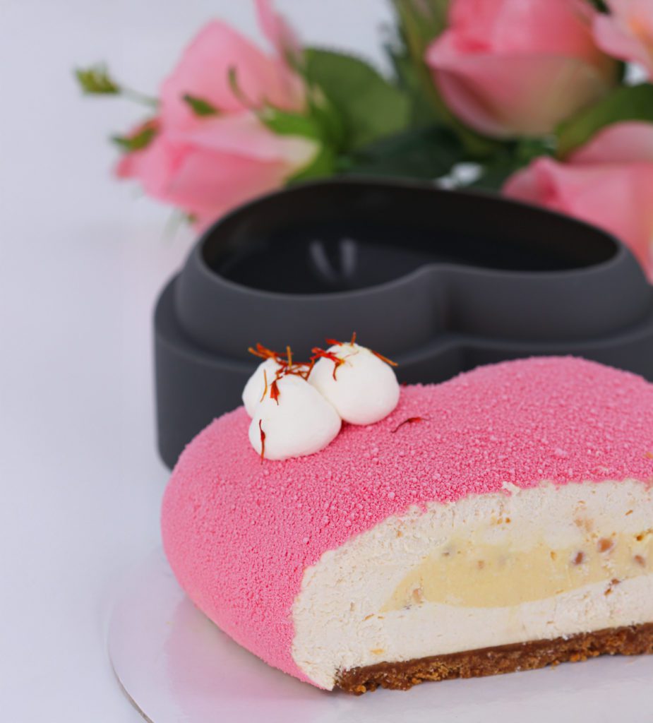 entremets coeur abricot nougat fleurs sechees coupe
